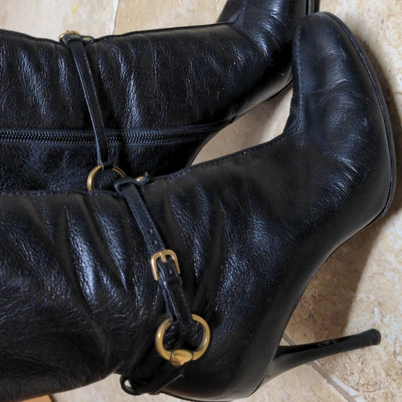 Gucci Black Leather Chain Link Ankle Booties - Picture 2 of 5